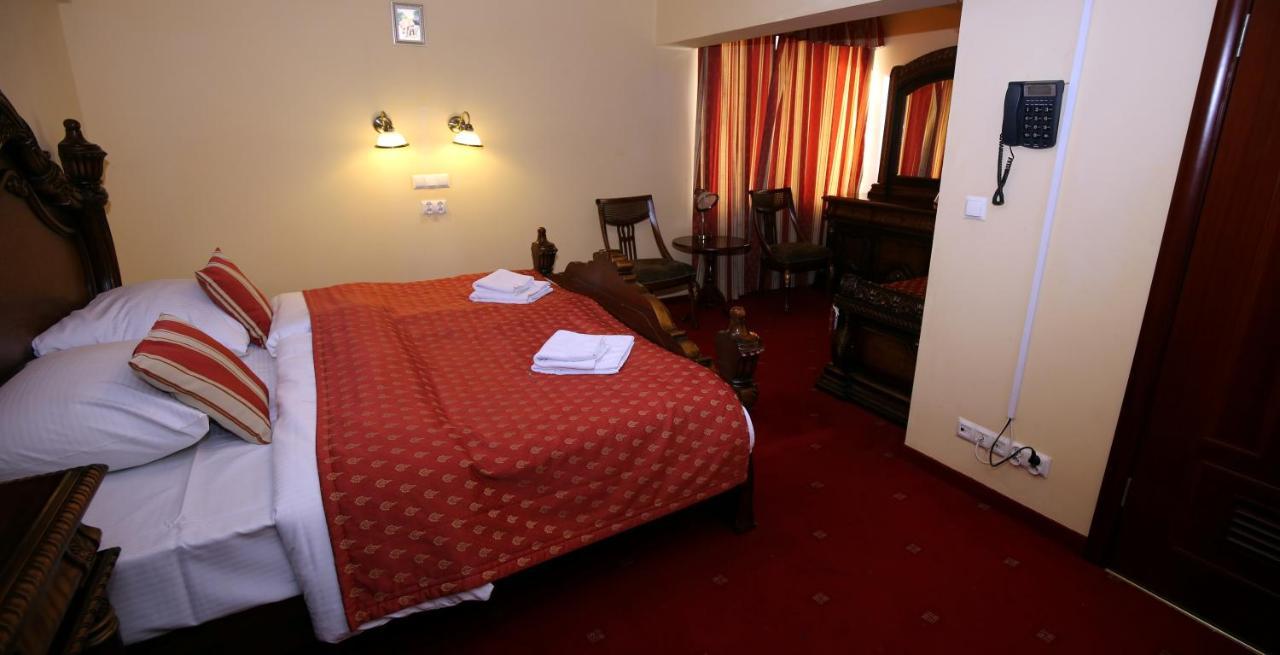 Daisy Superior Hotell Kraków Exteriör bild