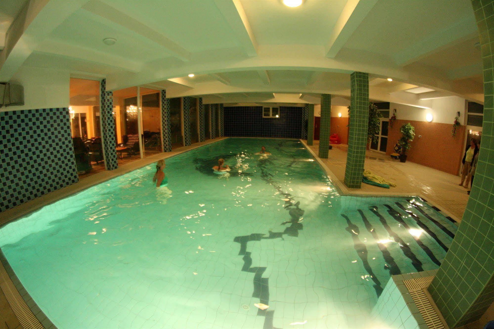 Daisy Superior Hotell Kraków Exteriör bild