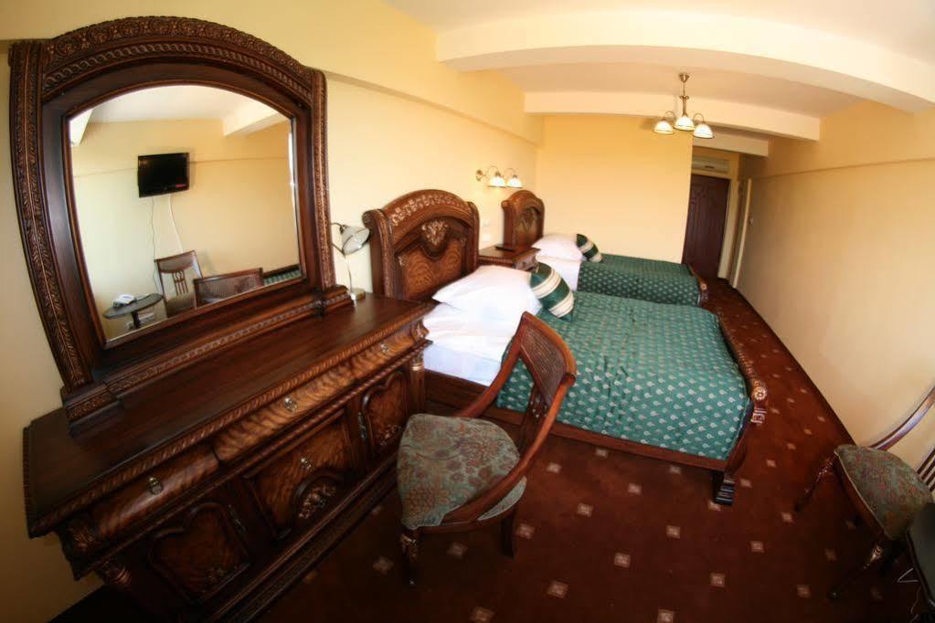 Daisy Superior Hotell Kraków Exteriör bild